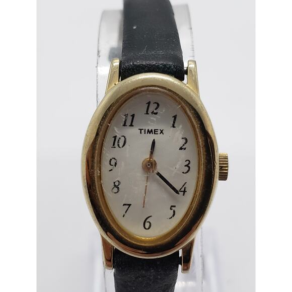 Timex women's dress watch. Oval face. CR1216CELL R7